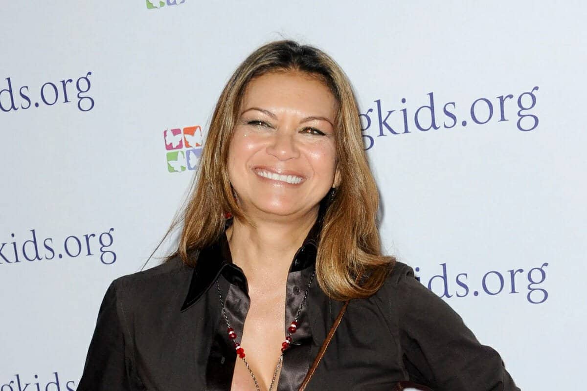 Nia Peeples spouse, kids, husband, family, age, height, net worth
